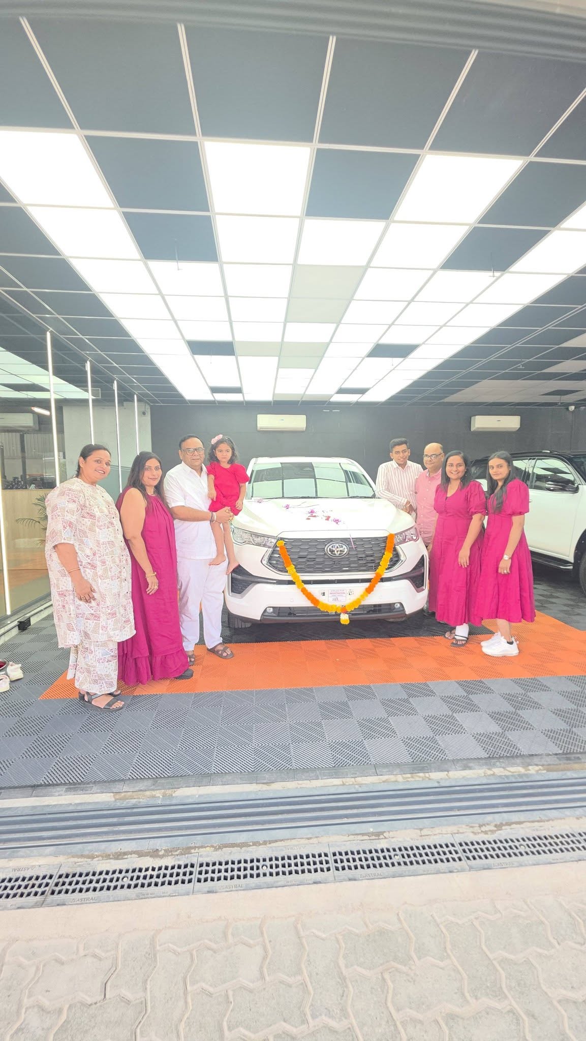 તા.૦૪-૦૪-૨૦૨૬ ના રોજ અમારા પરિવારના નવા સભ્ય તરીકે નવી ટોયોટા ઇનોવા હાઈક્રોસ ગાડી લેવામાં આવી.